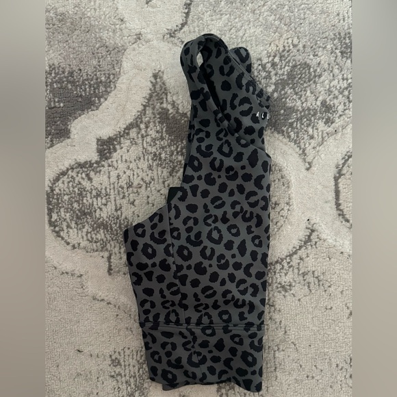 Workout top - Picture 3 of 3